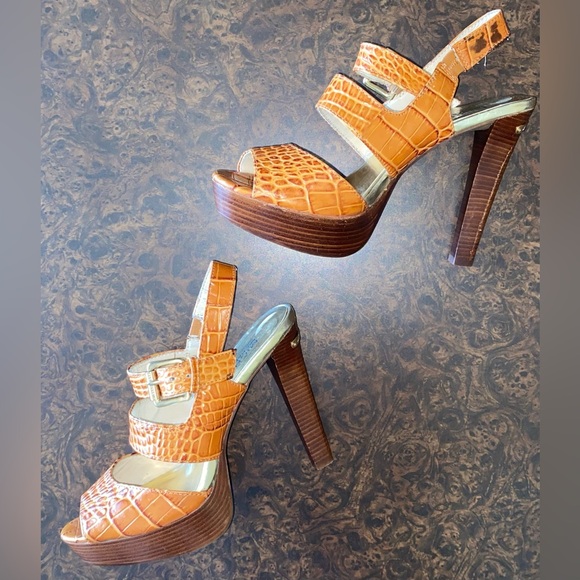 Michael Kors Snakeskin Platform Heels with Side Buckles  - size 7 - Picture 9 of 14